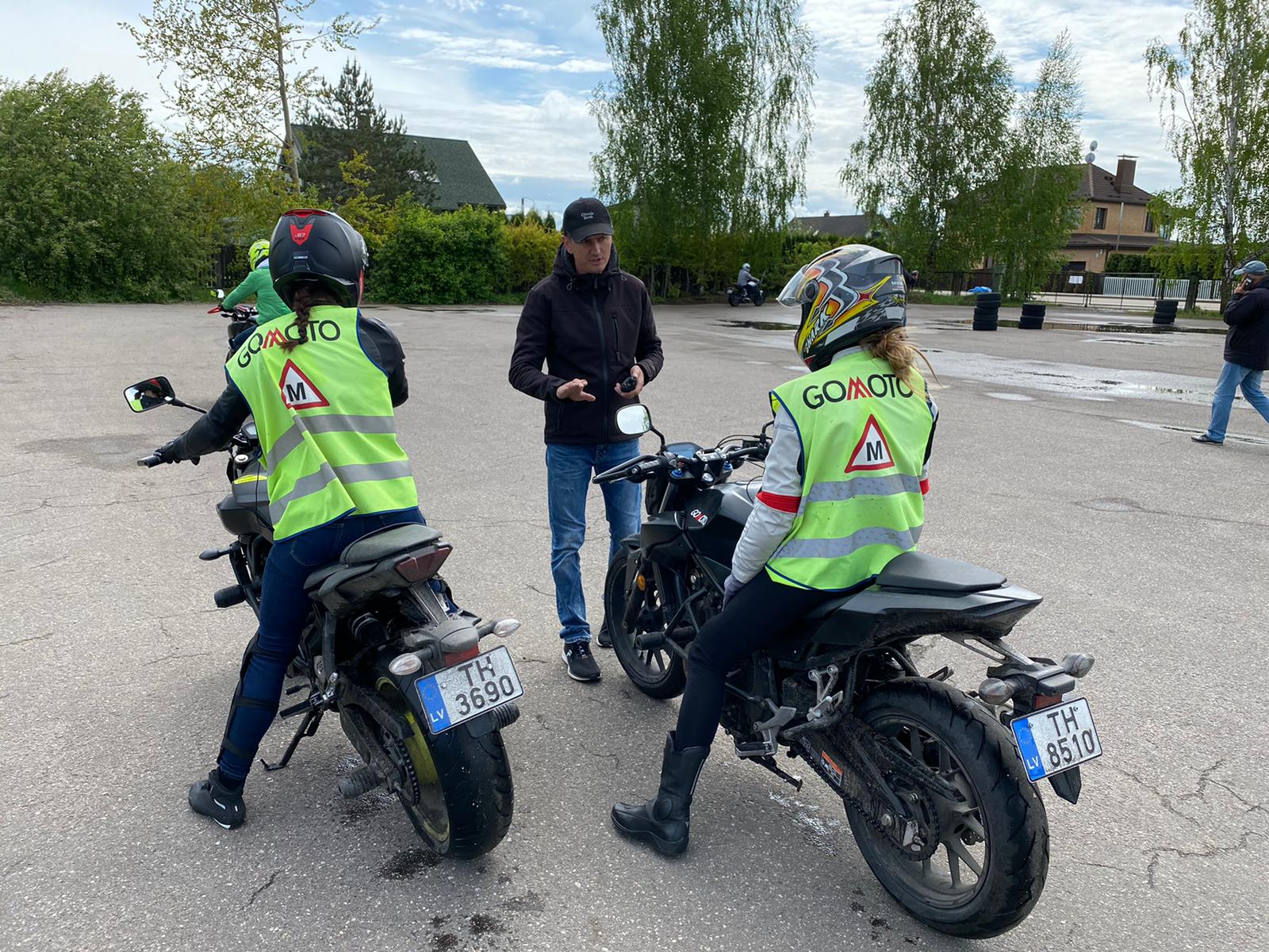 A kategorijas apmācība, motocikla tiesības ja ir B kategorija